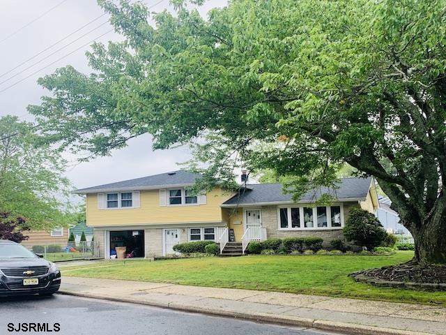 tri-level home featuring a front yard