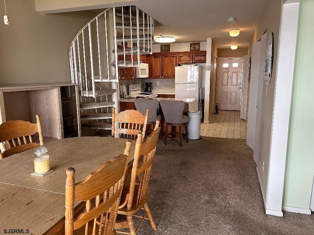 dining area featuring carpet