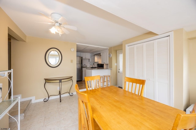 dining space with ceiling fan