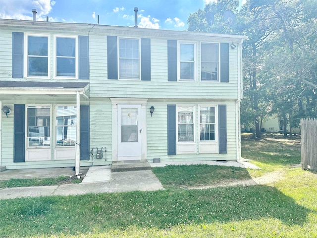 view of front of house with a front yard