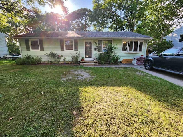 ranch-style home featuring a front lawn