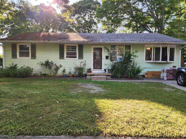 single story home featuring a front lawn