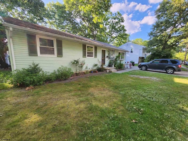 single story home featuring a front yard