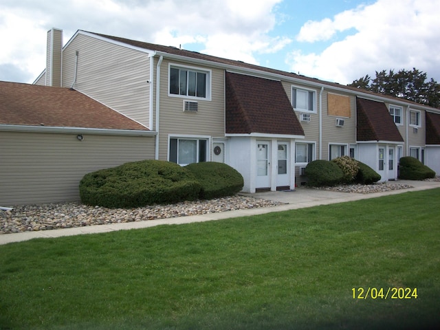 exterior space featuring a front yard