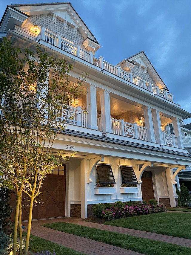 view of front of home with a front lawn and a balcony