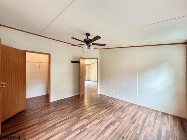 unfurnished room featuring ceiling fan, crown molding, and hardwood / wood-style flooring