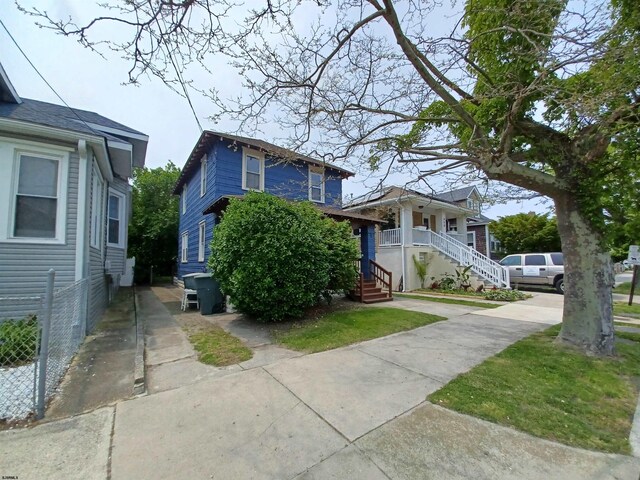 view of front of property featuring a porch