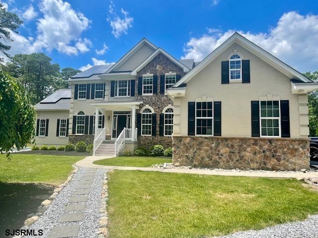 view of front of house with a front lawn