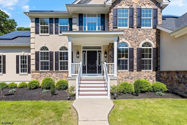 view of front of property featuring a front yard