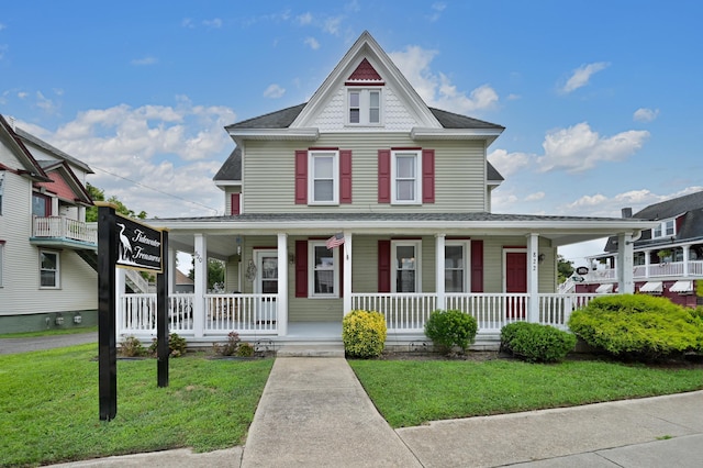 view of front facade featuring a front yard and covered porch