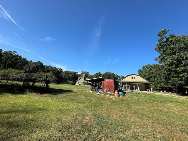 view of yard featuring an outbuilding and an outdoor structure