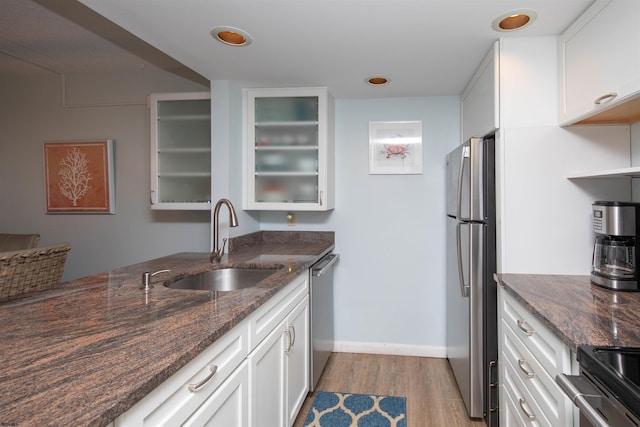 bedroom featuring a textured ceiling, light hardwood / wood-style flooring, and a wall unit AC