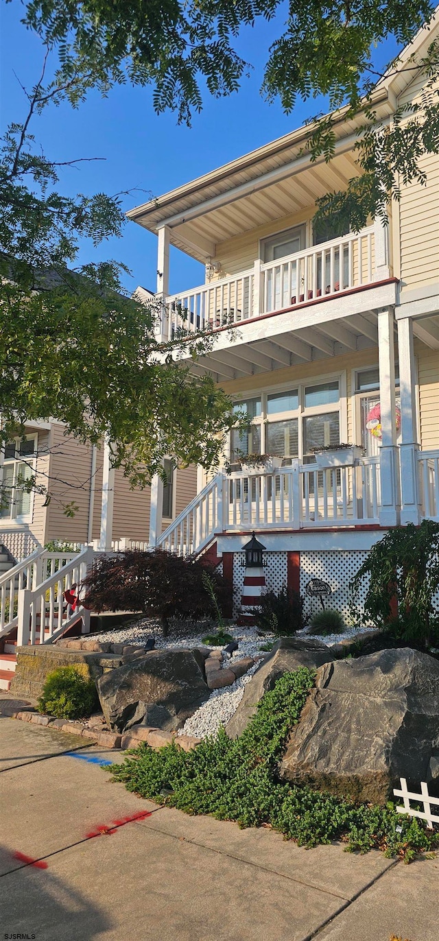 view of front of house featuring a balcony