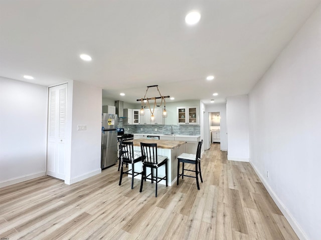 dining area with sink and light hardwood / wood-style floors