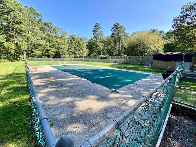 view of swimming pool with a lawn