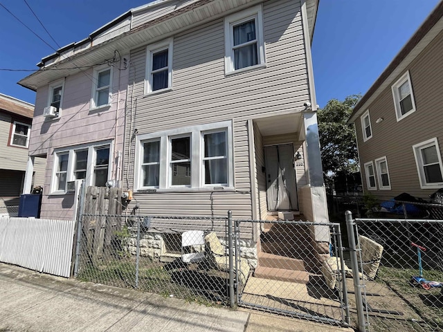 view of front facade with a fenced front yard