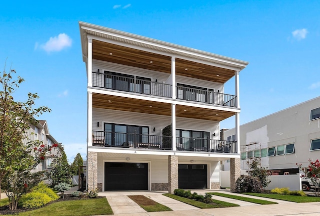 view of front facade featuring a garage and a balcony