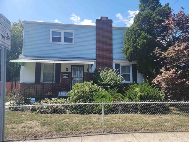 view of front of home with a front yard