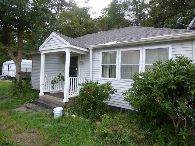 view of front of property featuring a porch