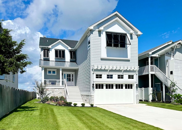 view of front of property featuring a front yard and a garage