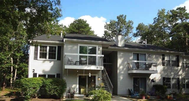 view of front of home featuring a balcony