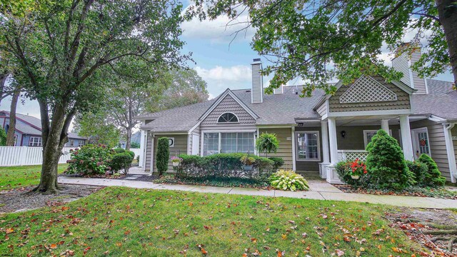 view of front of property with a front lawn