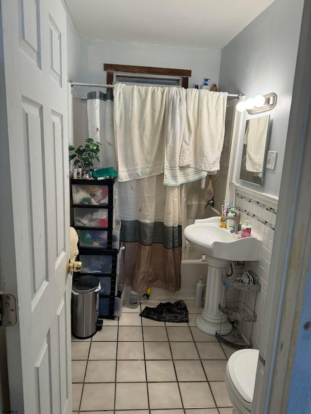 bathroom featuring toilet, tile patterned floors, and shower / bath combo