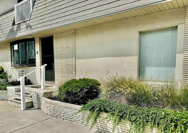 entrance to property featuring a patio area