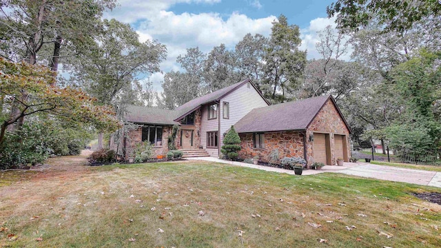 view of front of home featuring a front lawn