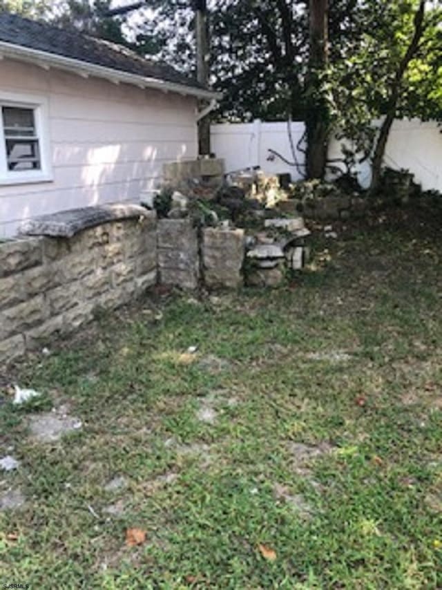 view of yard featuring fence