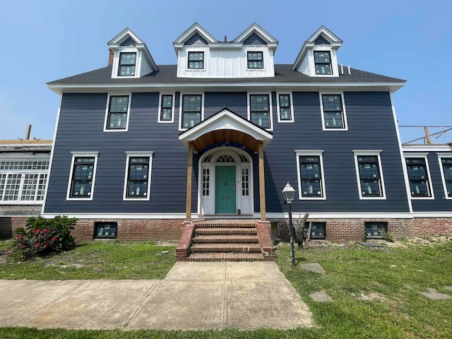 view of front facade with a front lawn