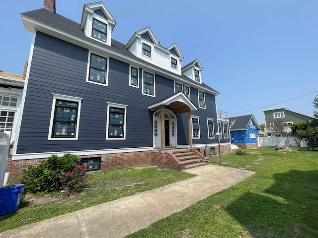 view of front of property featuring a front yard