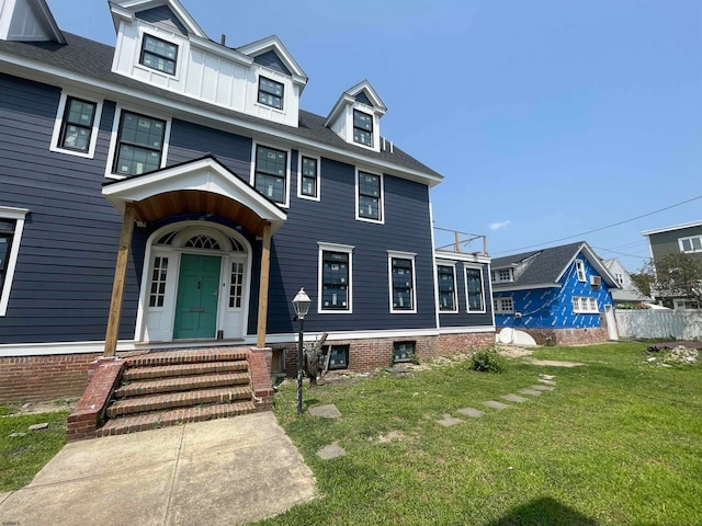 view of front of home with a front lawn