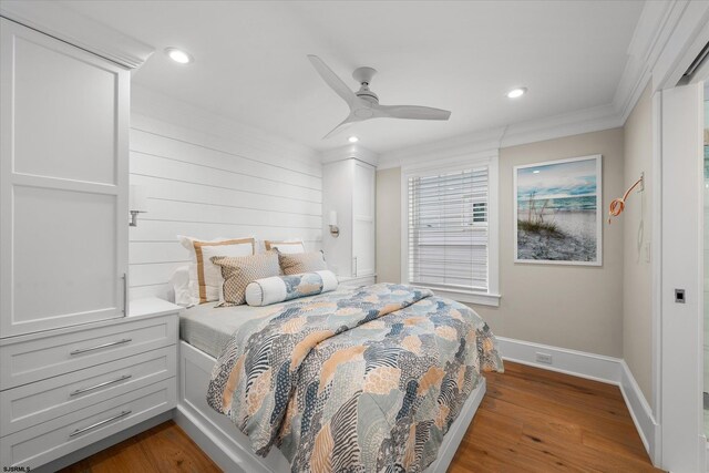 bedroom featuring ceiling fan, dark hardwood / wood-style floors, and ornamental molding