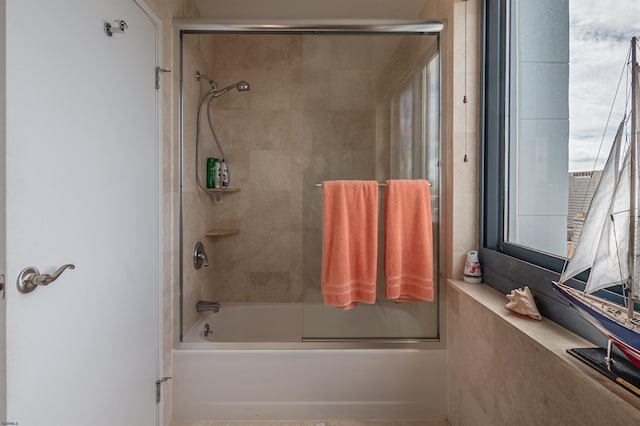 bathroom with enclosed tub / shower combo