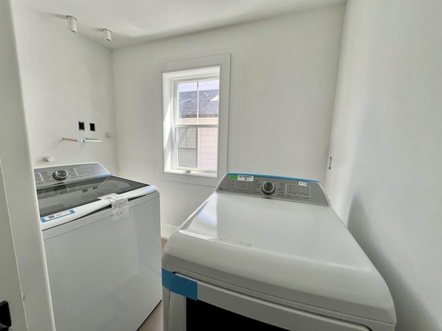 27 Spruce Rd, Ocean City, NJ 08226 - laundry room with washer and dryer