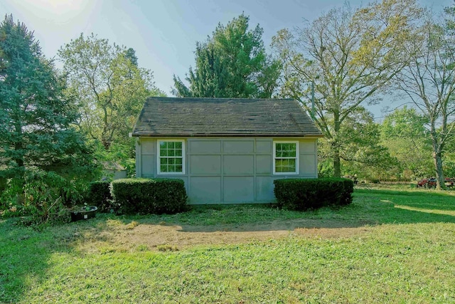 view of outdoor structure with a yard