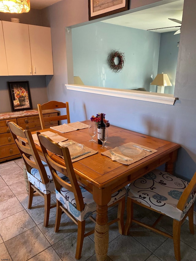 dining space with ceiling fan