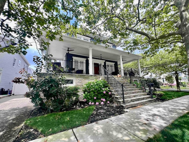 view of front of home featuring a porch and ceiling fan