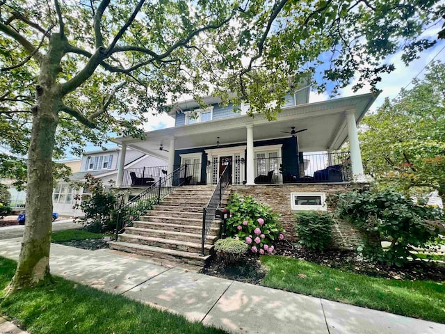 view of front of home featuring ceiling fan and covered porch