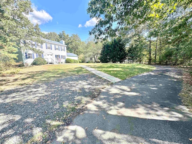 view of front of house featuring a front yard