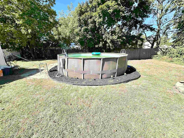 view of yard featuring a fenced in pool