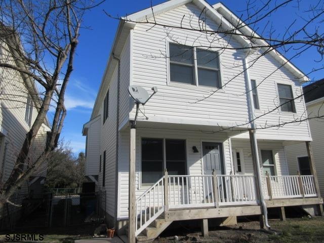 view of front of house featuring a porch