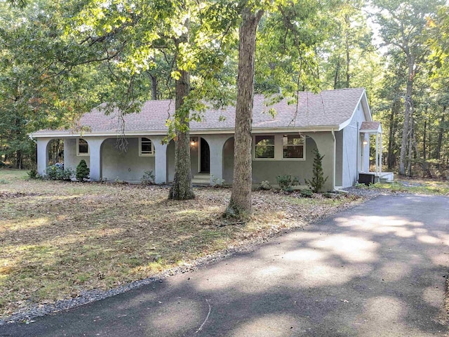 single story home with covered porch