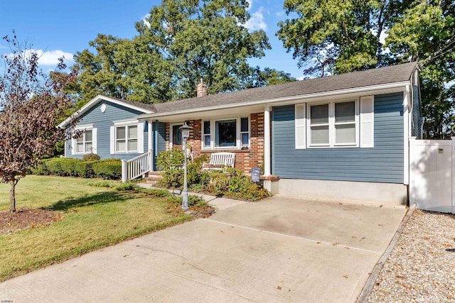 ranch-style house featuring a porch and a front lawn