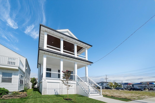 view of front facade featuring a front yard and a porch