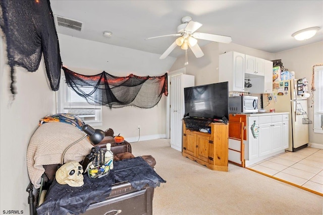 carpeted living room featuring ceiling fan