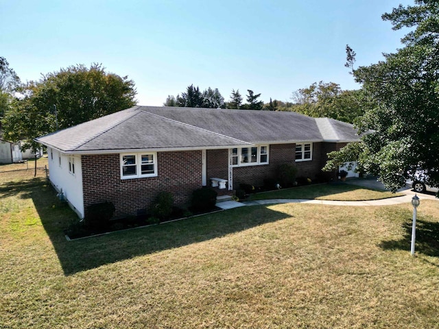 view of front of property with a front lawn