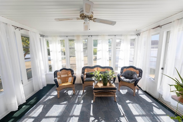 sunroom with ceiling fan