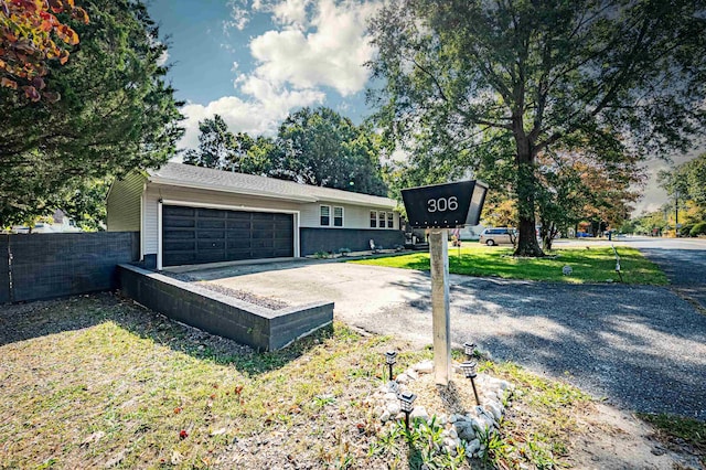 view of front of property featuring a front yard and a garage